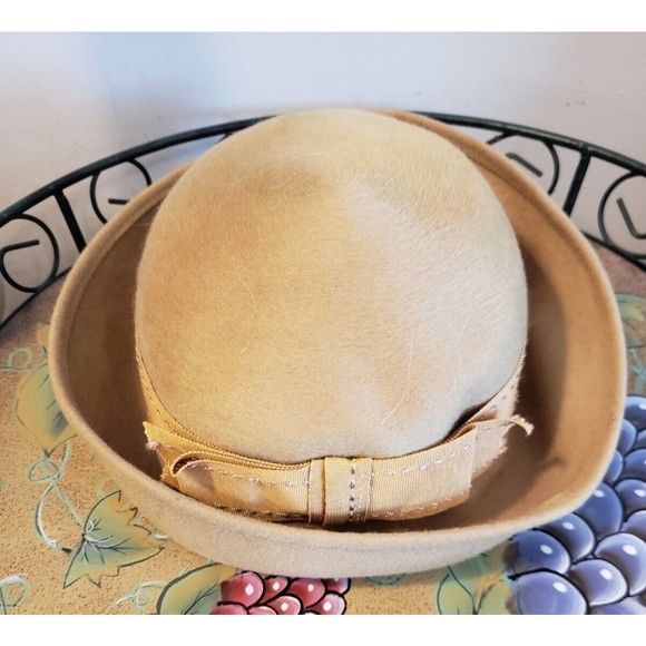 Vintage  Woman\'s Wool Hat HENRY POLLAK NEW YORK Camel Tan Bow Soleil Soi…